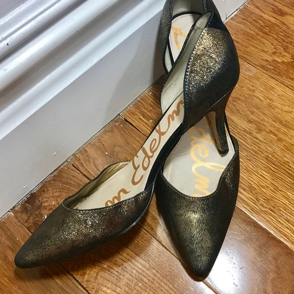 Sam Edelman Shoes - Sam Edelman gold and black pumps